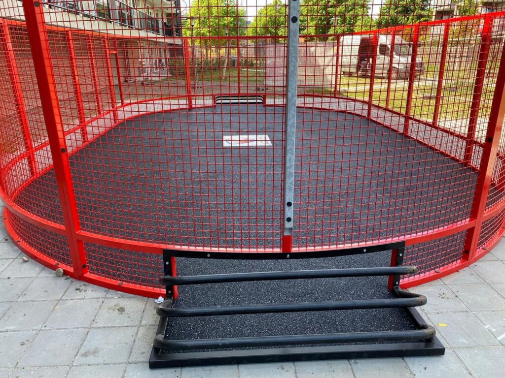 PK10.000® pannakooi met ingang en circulaire sportvloer in Schiedam.