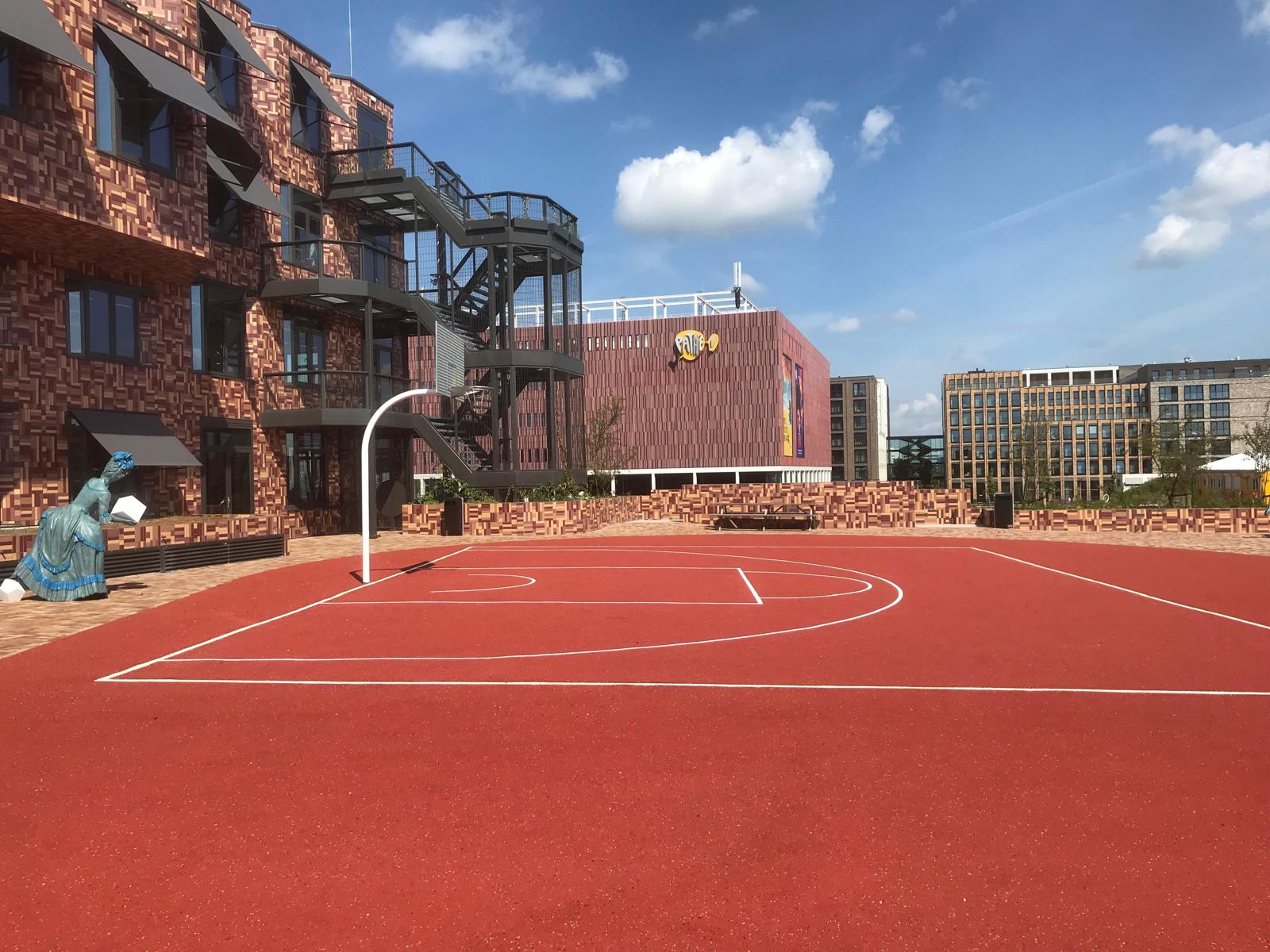 3x3-Basketballveld-DutchPanna® 3x3 basketbalveld van DutchPanna® met robuuste omheining en outdoor sportvloer