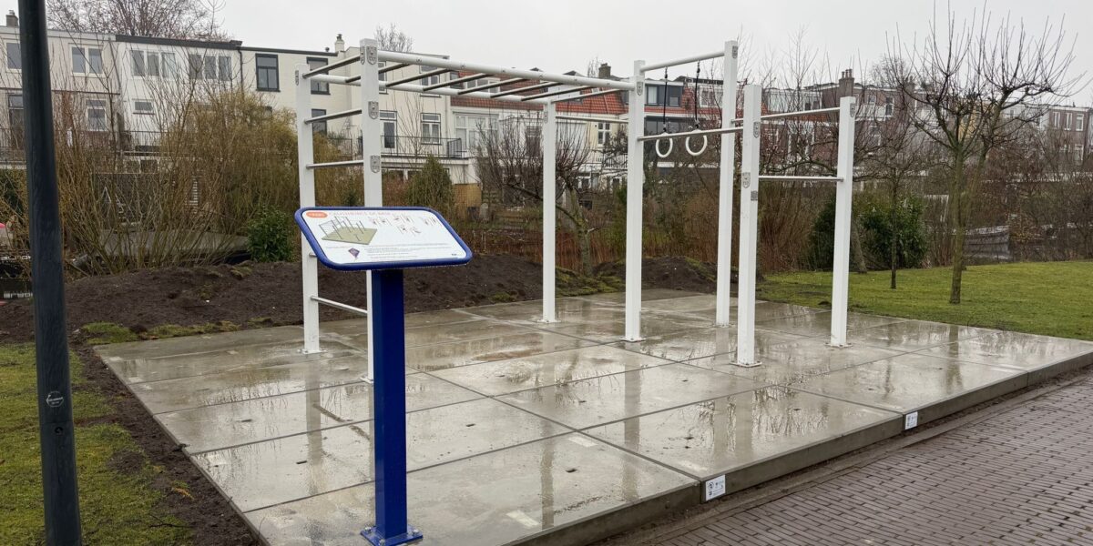 Installatie van DutchPanna® Urban Gym calisthenics park met monkey bars en ringen bij Spaarnecollege Haarlem