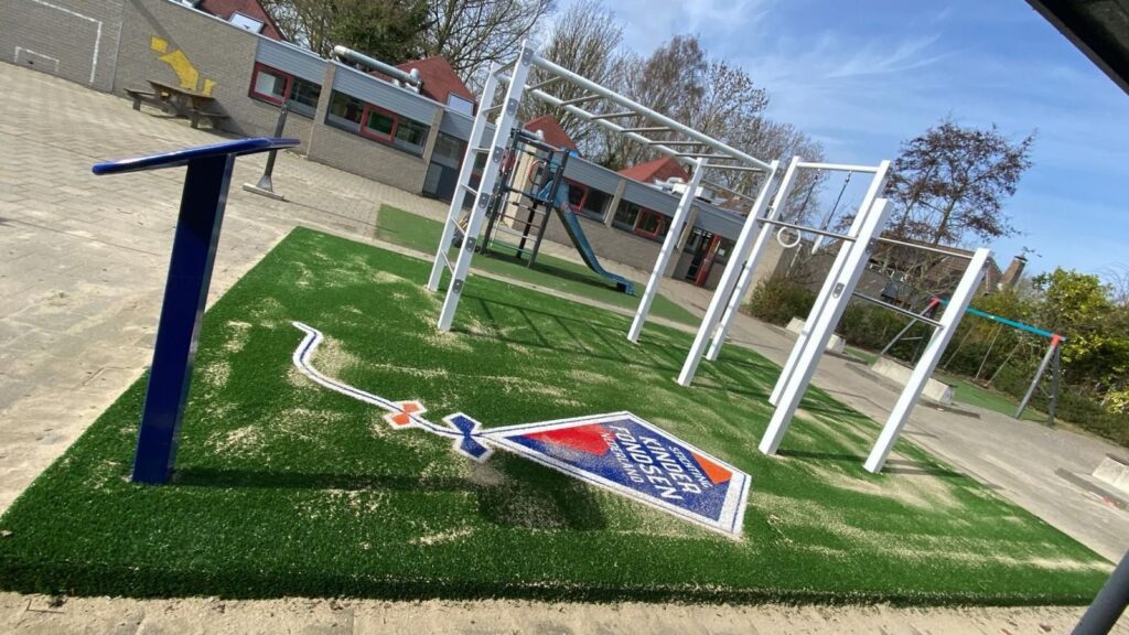 Afgewerkte Urban Gym DC BASE met valdempende sportvloer bij OdyZee College VlissingenAfgewerkte Urban Gym DC BASE met valdempende sportvloer bij OdyZee College Vlissingen