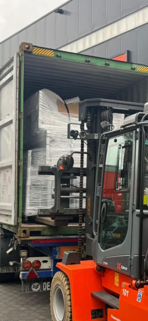 Lossen van DutchPanna® Evolution pannakooien uit container