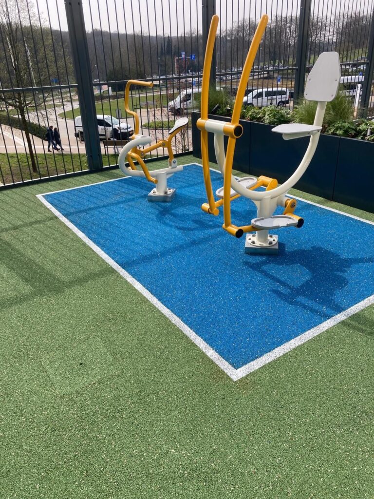 Outdoor fitness op sportdakterras Rijnstate