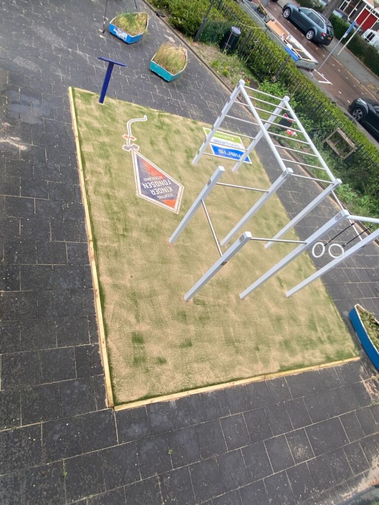 DutchPanna calisthenics toestel met ringen en klimrek bij Maris College Den Haag